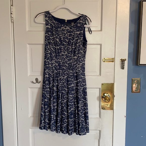 Tommy Hilfiger Size 4 Blue Pattern Dress - Picture 1 of 4
